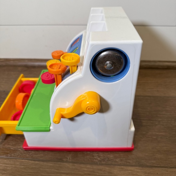Vintage Fisher Price Cash Register, Working Bell, Functional Buttons, 5 Coins - Picture 13 of 14